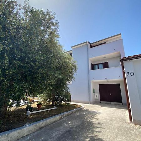 Apartments Lungomare Pula Exterior photo