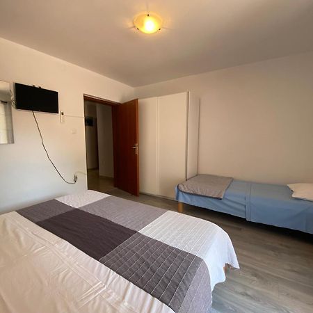 Apartments Lungomare Pula Exterior photo