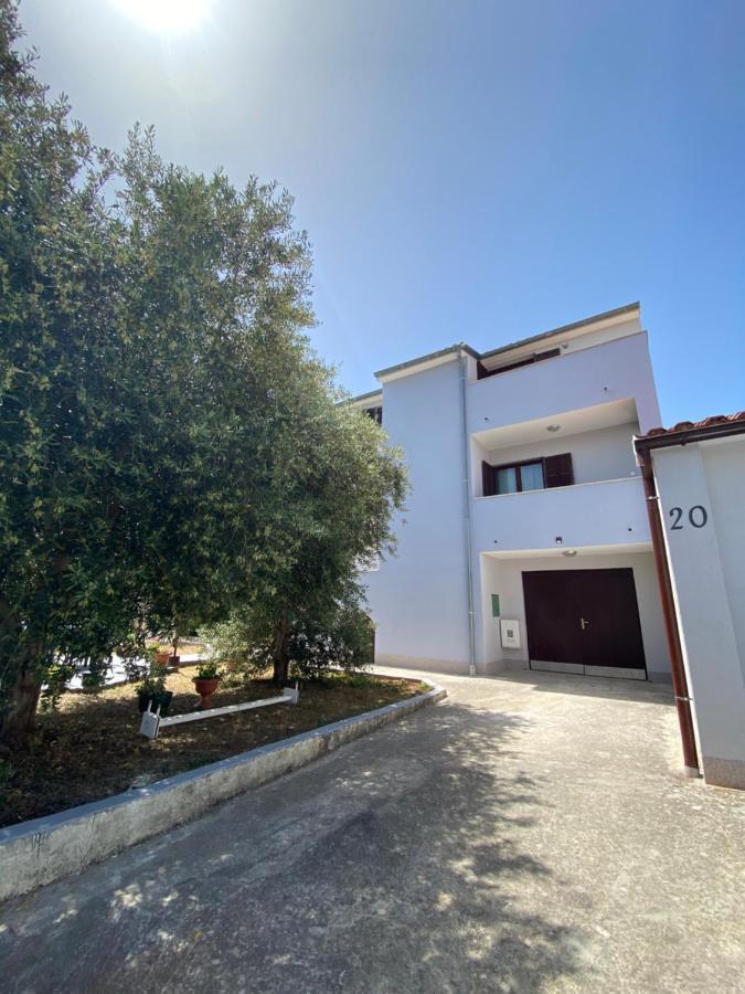 Apartments Lungomare Pula Exterior photo