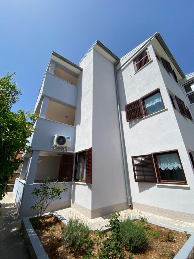 Apartments Lungomare Pula Exterior photo