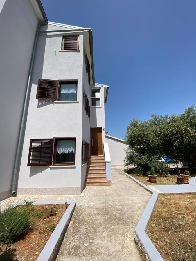 Apartments Lungomare Pula Exterior photo