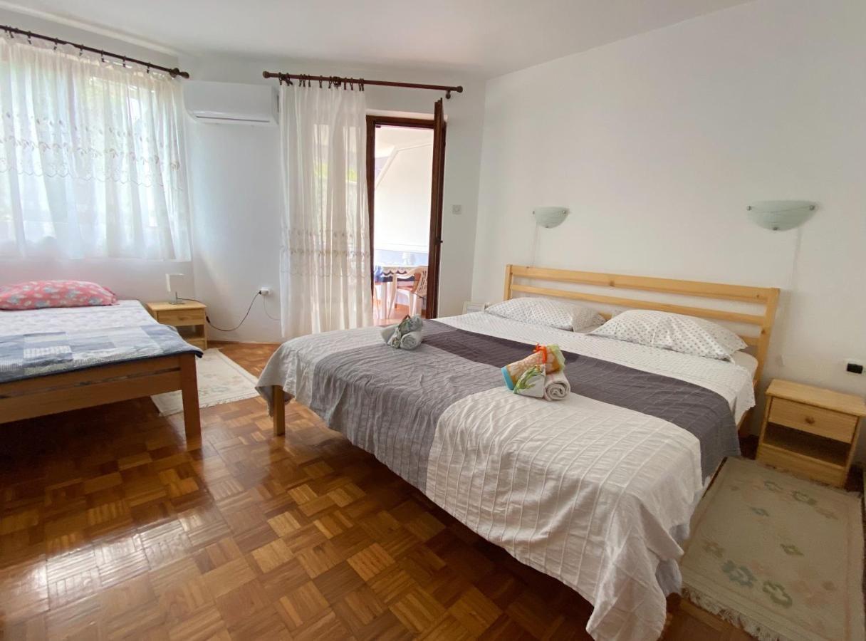 Apartments Lungomare Pula Exterior photo