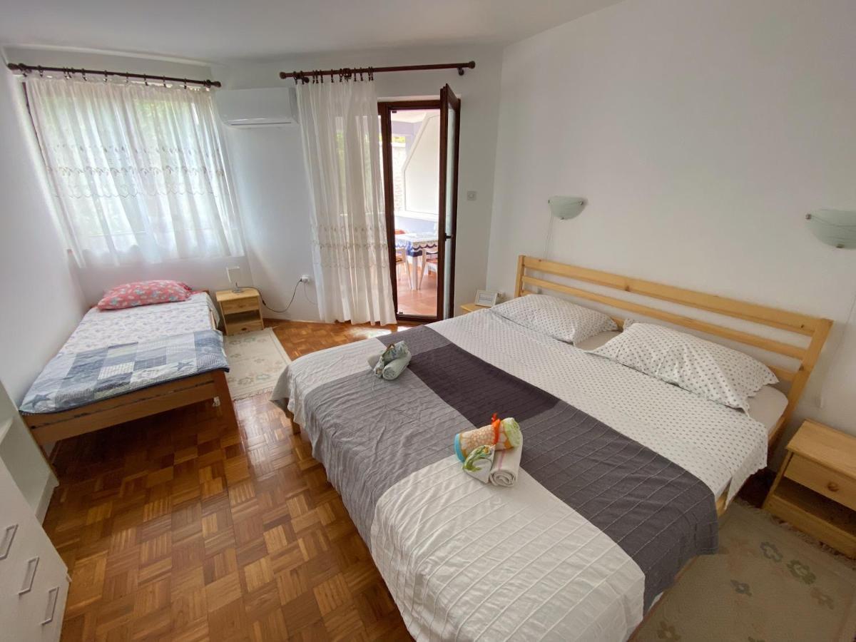 Apartments Lungomare Pula Exterior photo
