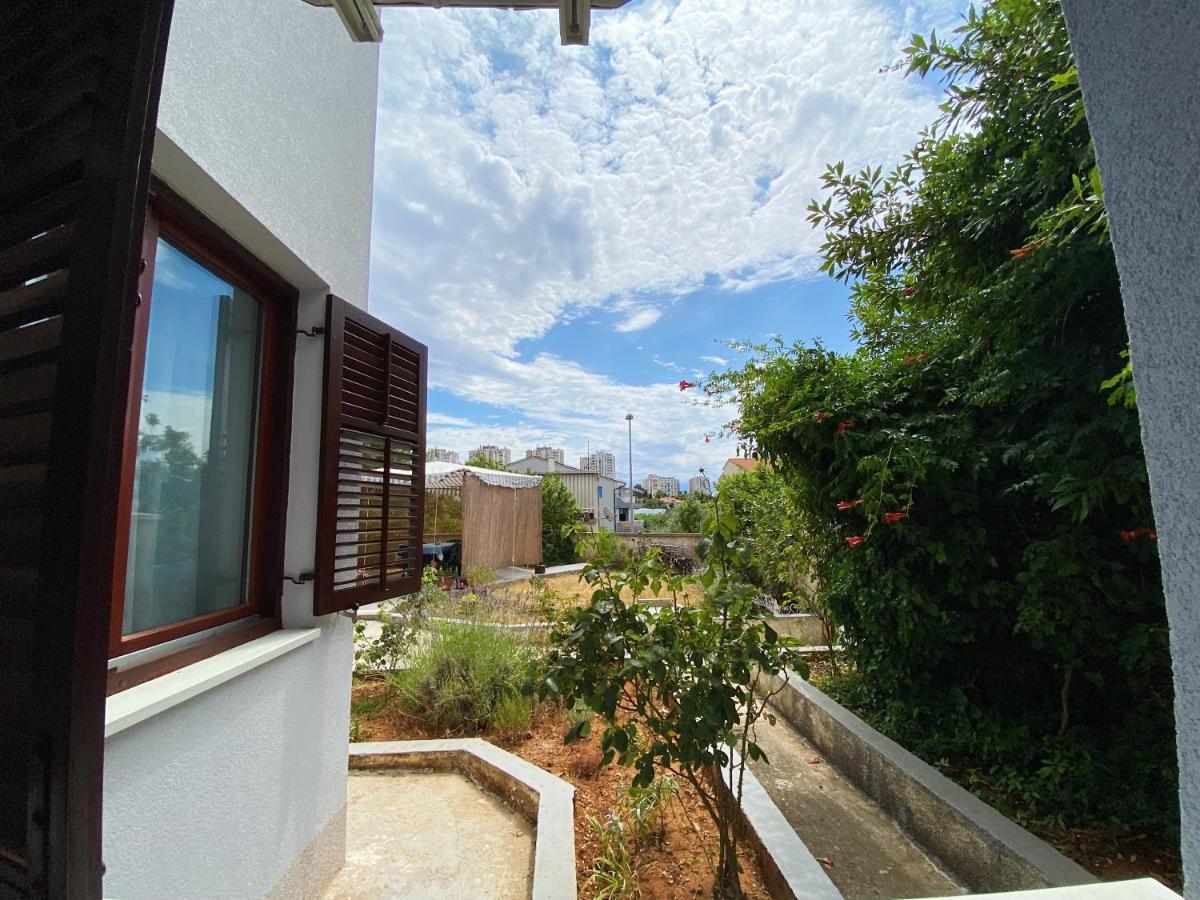 Apartments Lungomare Pula Exterior photo