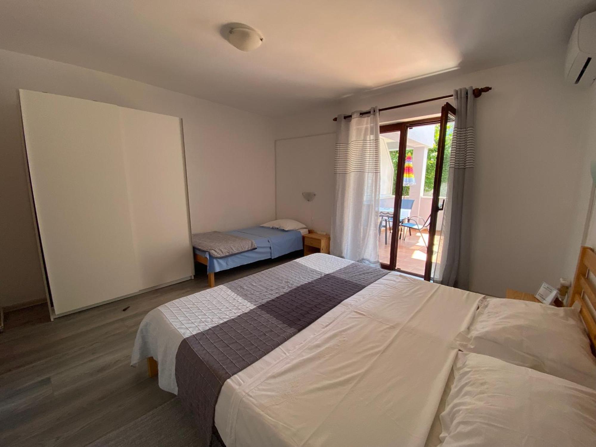 Apartments Lungomare Pula Exterior photo